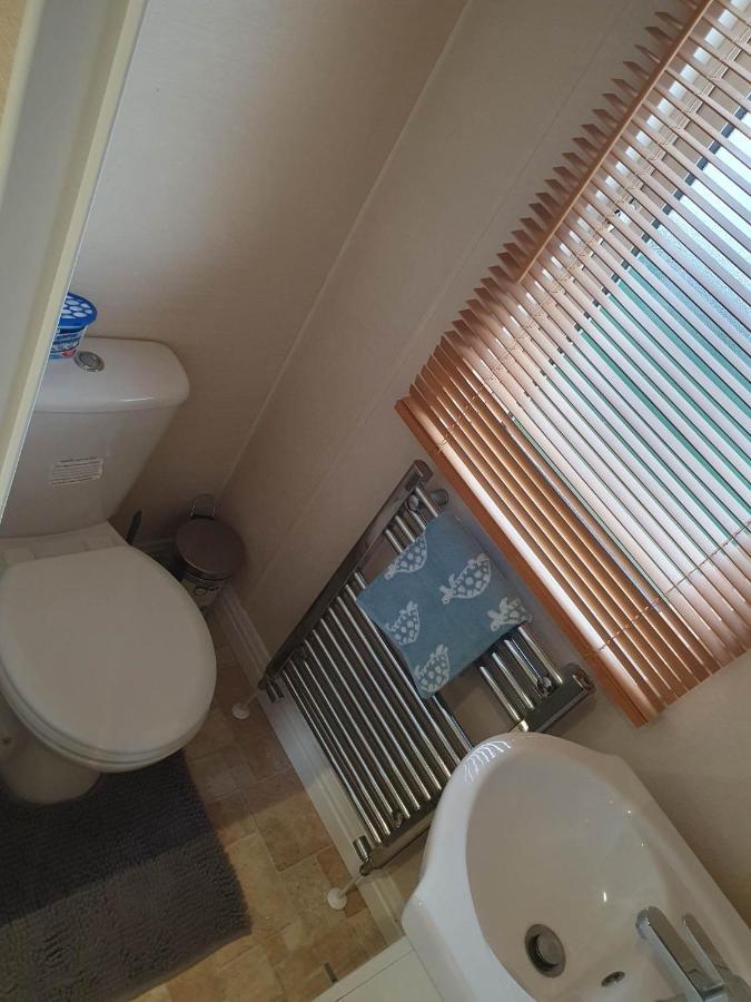 24 Shark Island * Northampton